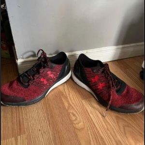 Men’s size 10.5 under armour shoes